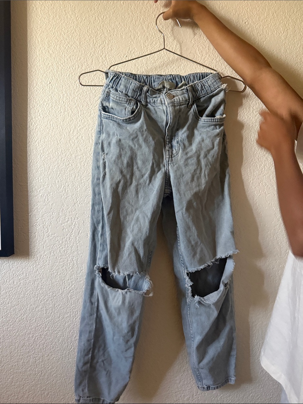 Light Blue Distressed Women's Jeans - Casual Ripped Knee Style